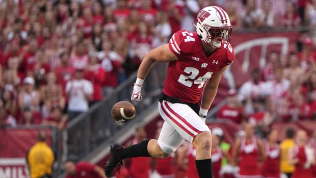 Wisconsin safety Hunter Wohler running against Illinois State
